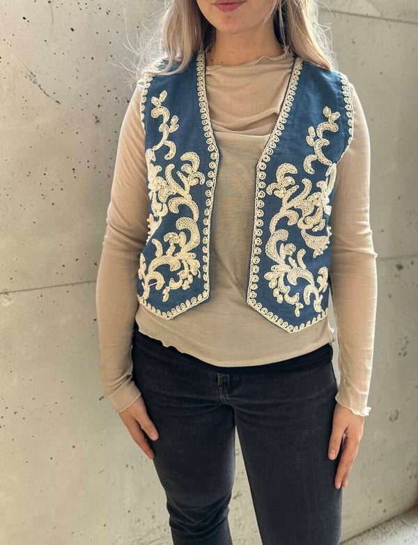 Denim gilet met luxe parel details