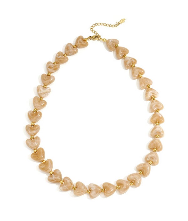 Elegante kralen hartjes ketting in beige & bruintinten met gouden sluiting
