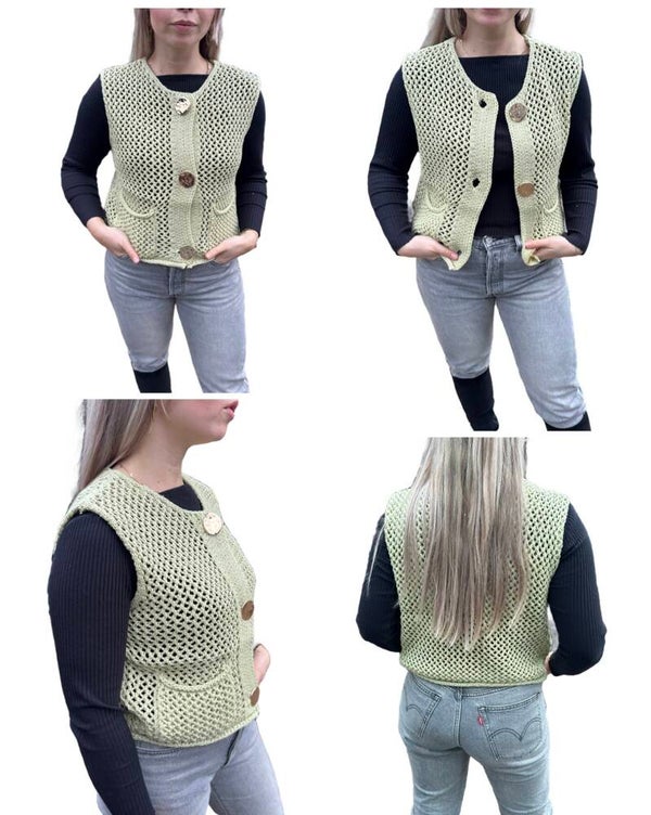 Mintgroene gilet met gouden knopen