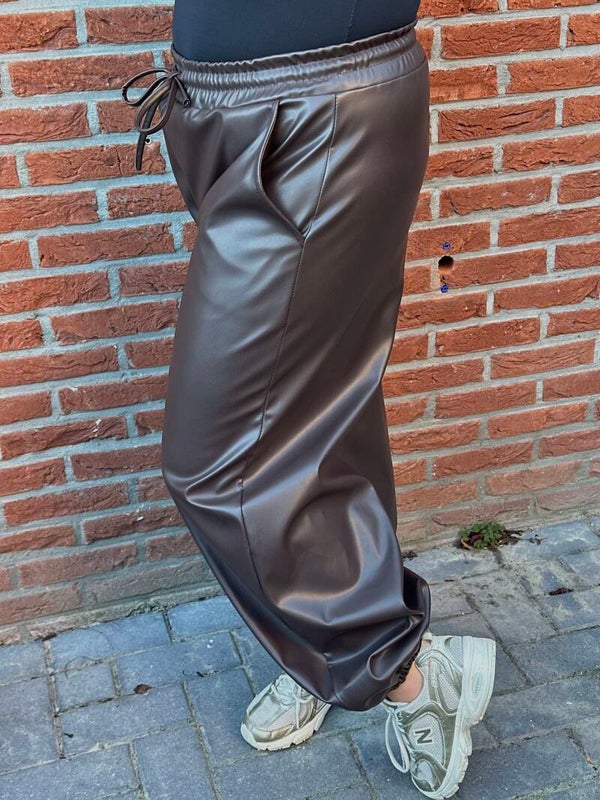 NOÉMIE – Leatherlook Balloon Pants Bruin