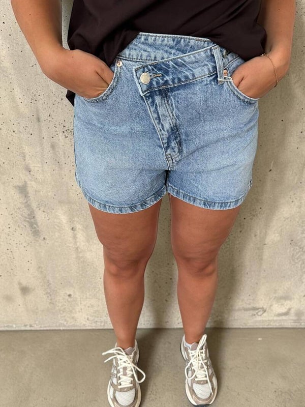 Trendy denim short