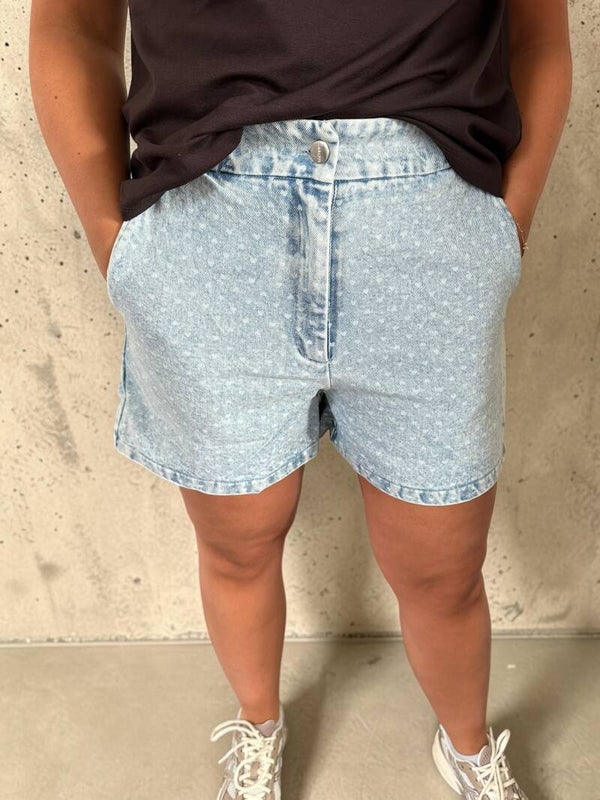 Trendy spijkershort met hartjes