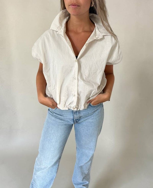 Korte mouw blouse met ballon effect zandkleur