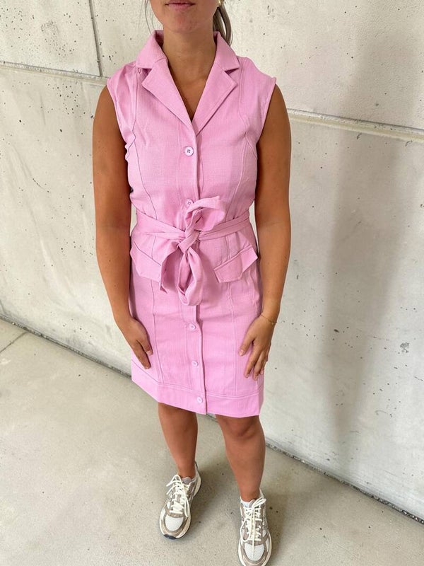 Roze jurk met ceintuur