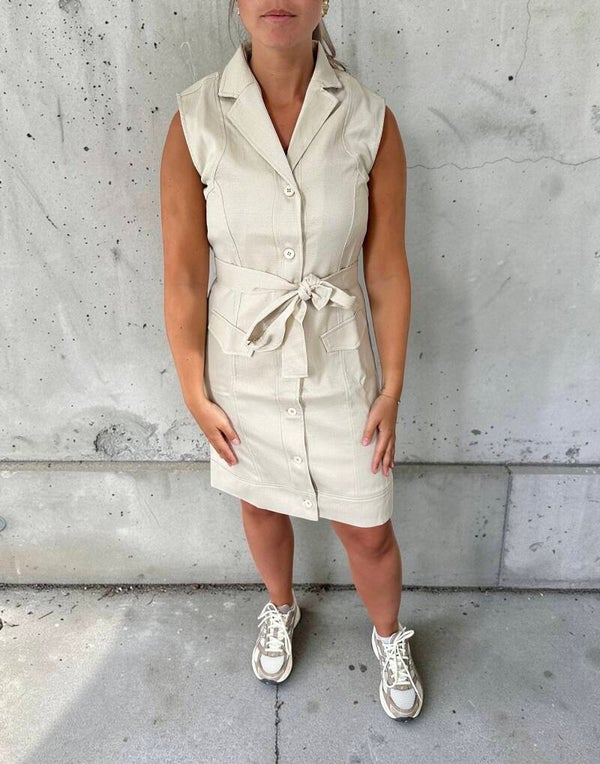Beige jurk met ceintuur