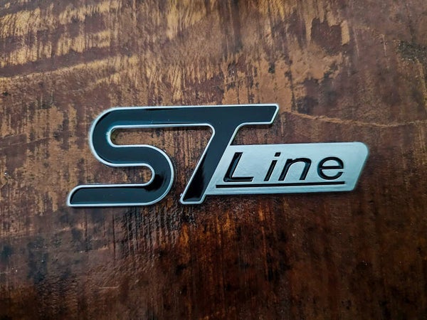 ST-line zwart/chroom grill embleem