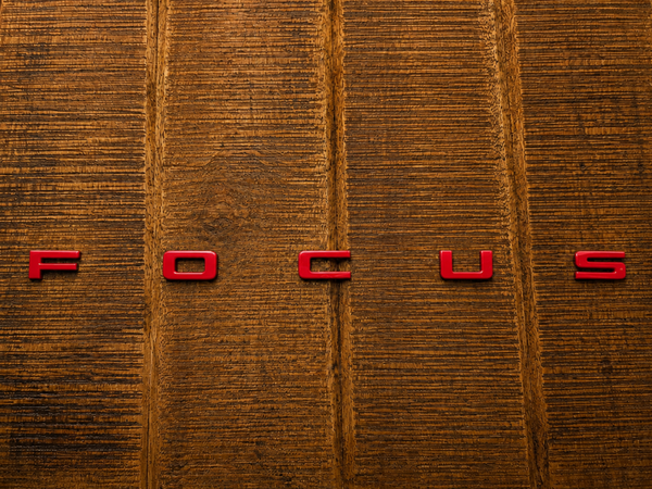 Focus MK4 embleem achterklep rood
