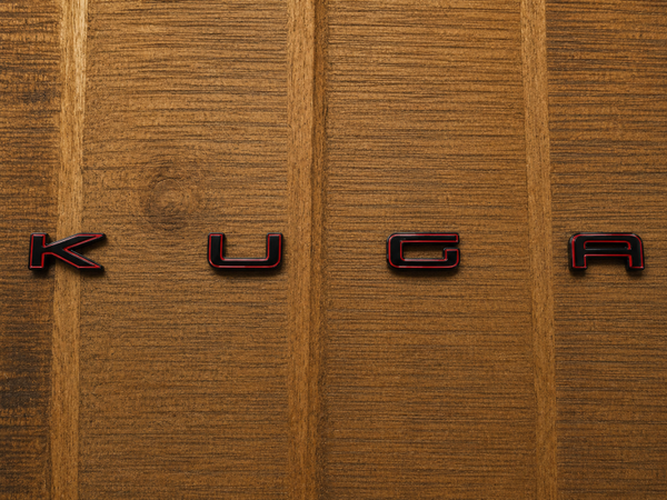 Kuga MK3 achterklep embleem zwart/rood