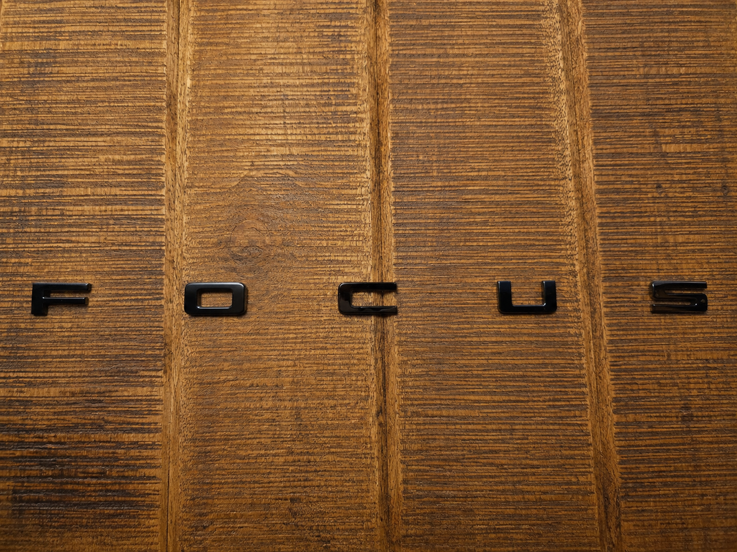 Focus MK4 embleem achterklep zwart