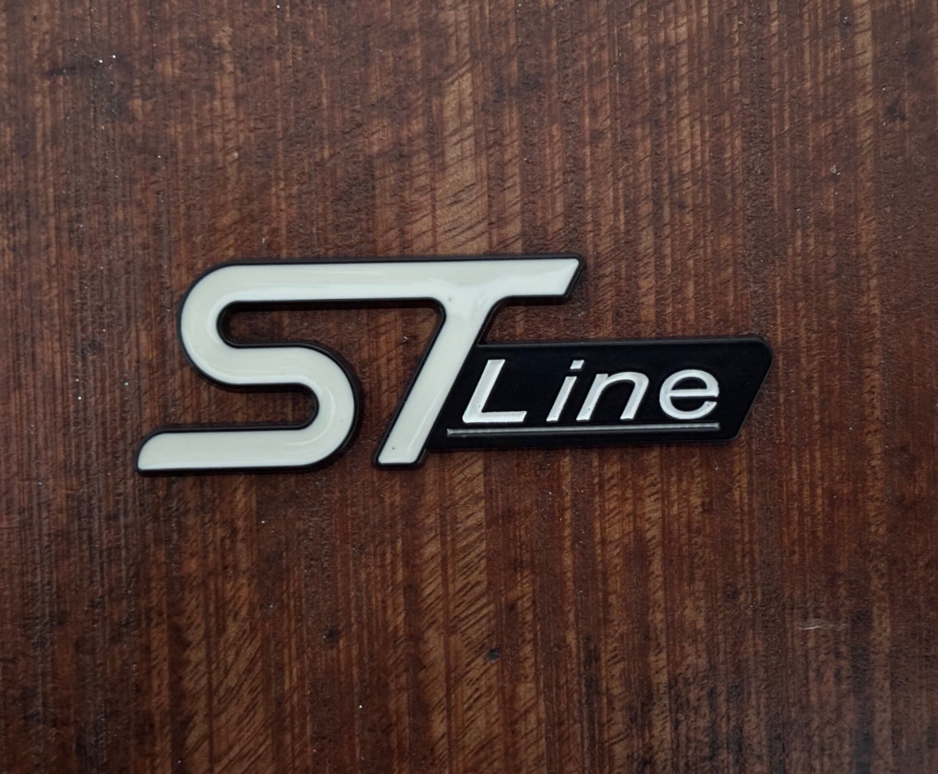 ST-line wit/zwart grill embleem