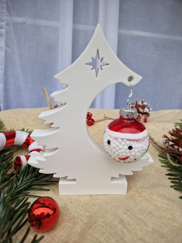Weihnachtsbaum mit Kugel