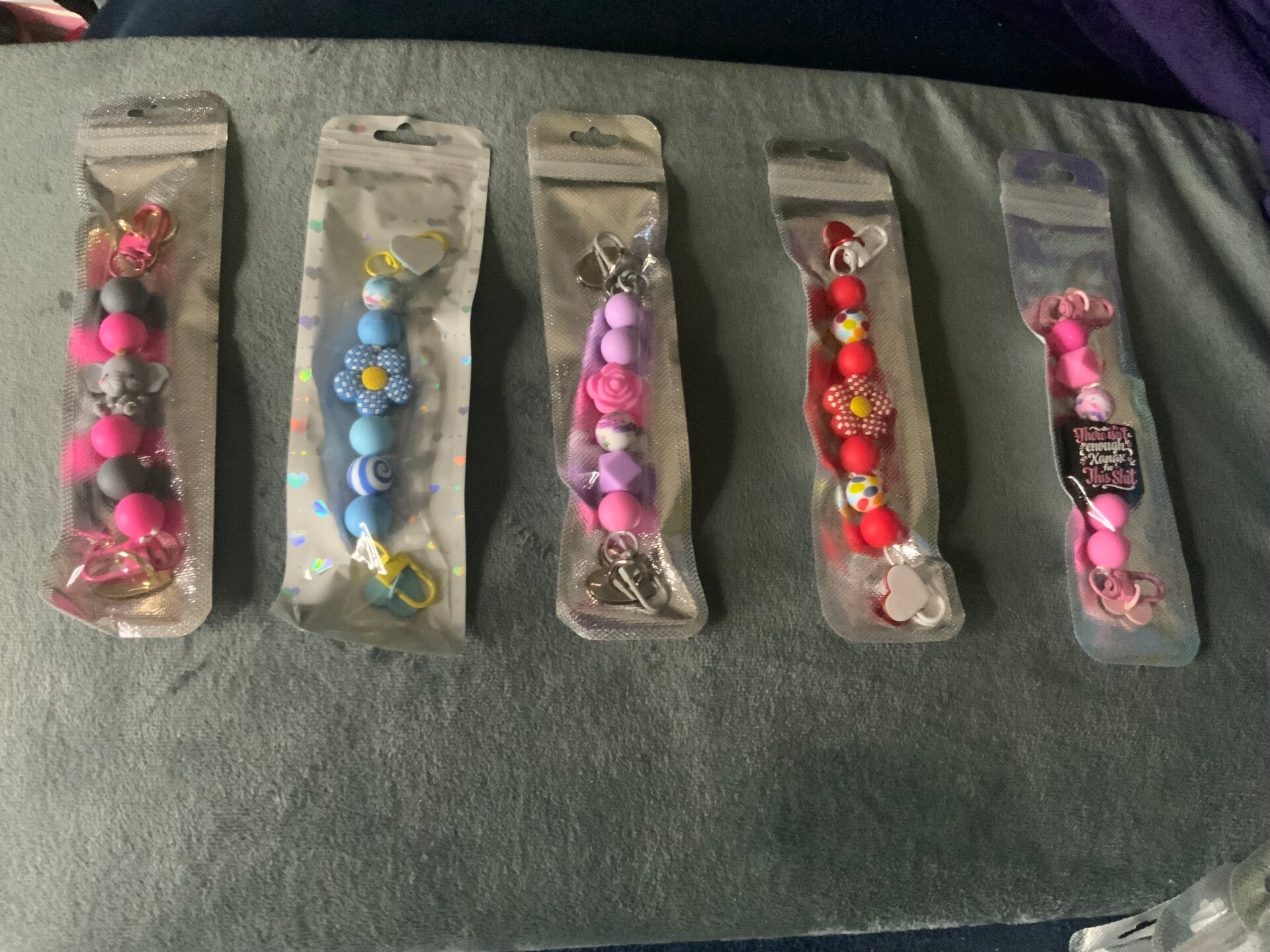 Beaded phone case handle