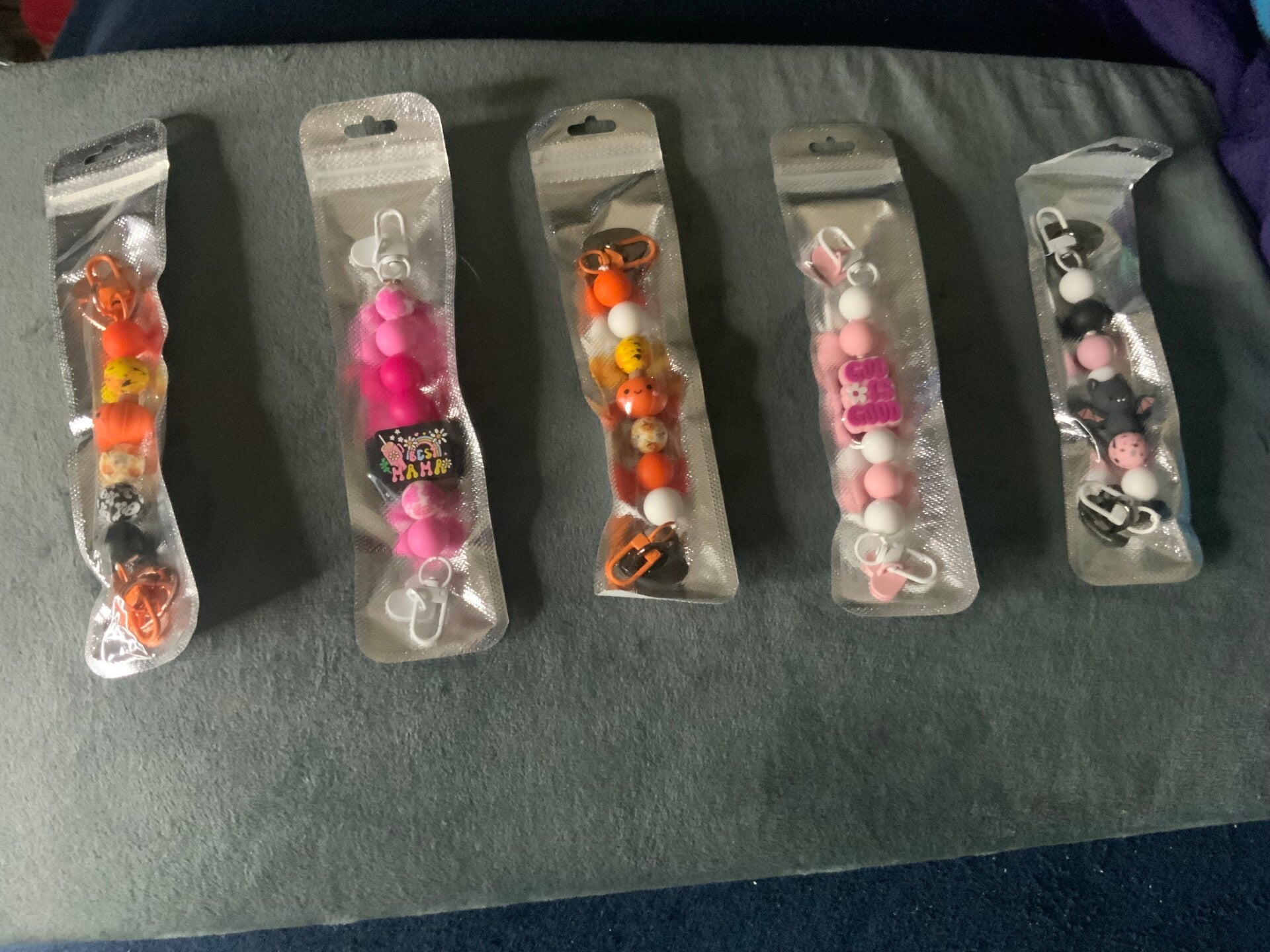 Beaded phone case handle