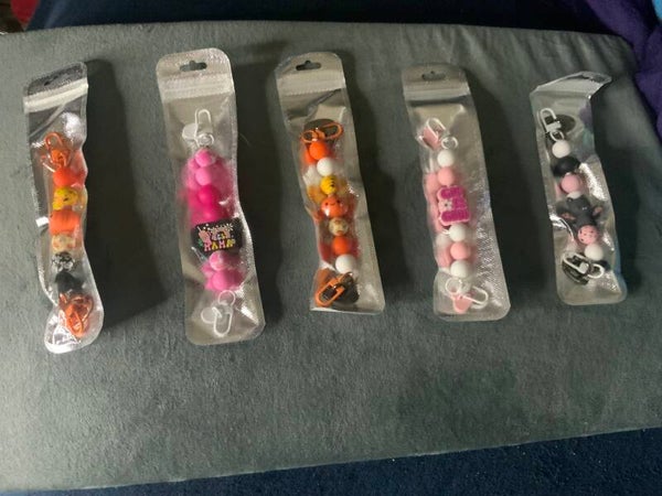 Beaded phone case handle