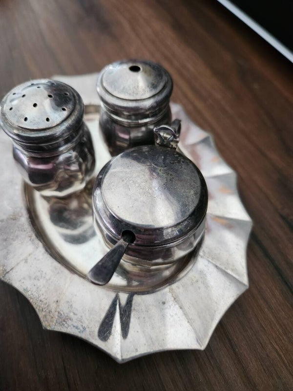 A grade quality EPNS Condiment set