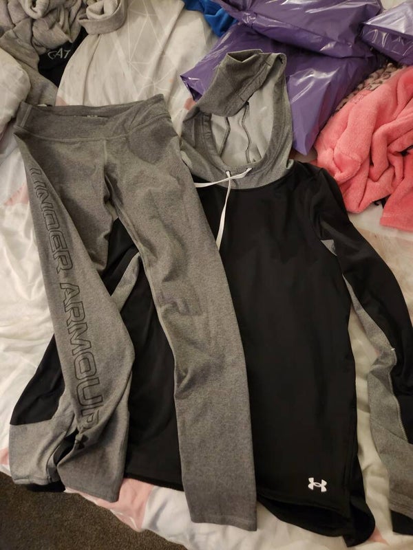 Under Armour set top & bottoms (Size-S/M)