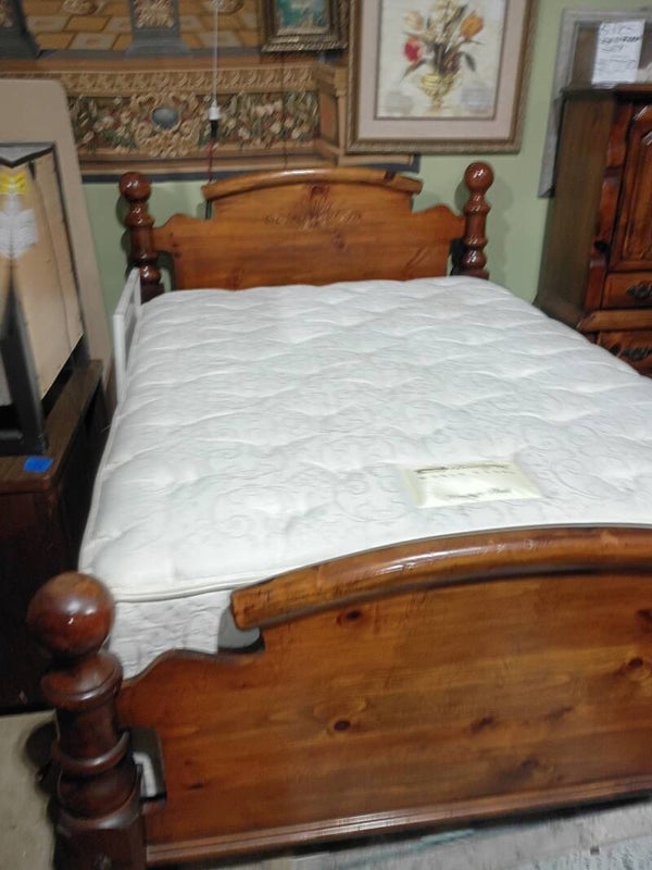 5 Piece Hardwood Bedroom set COMPLETE