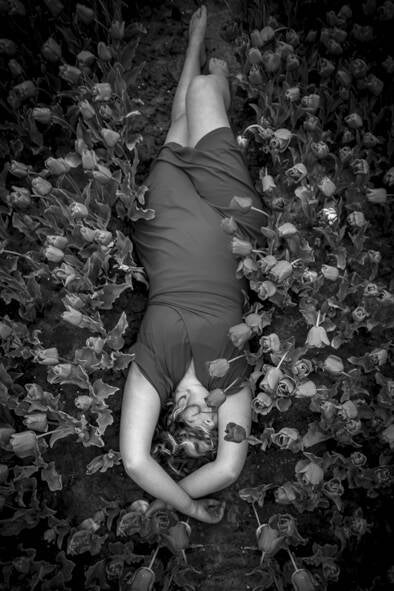 zelfportret in tulpenveld