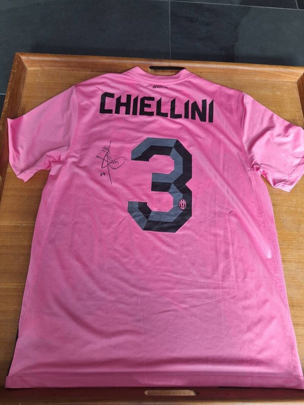 Juventus 2011-12 away shirt signed Chiellini - Size large
