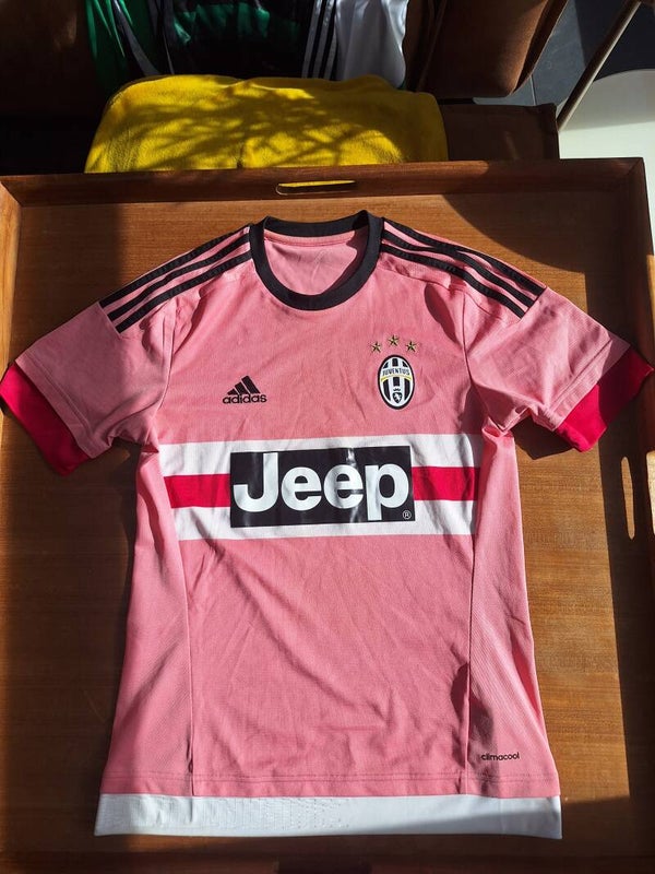Juventus 2015-16 away shirt - Size small