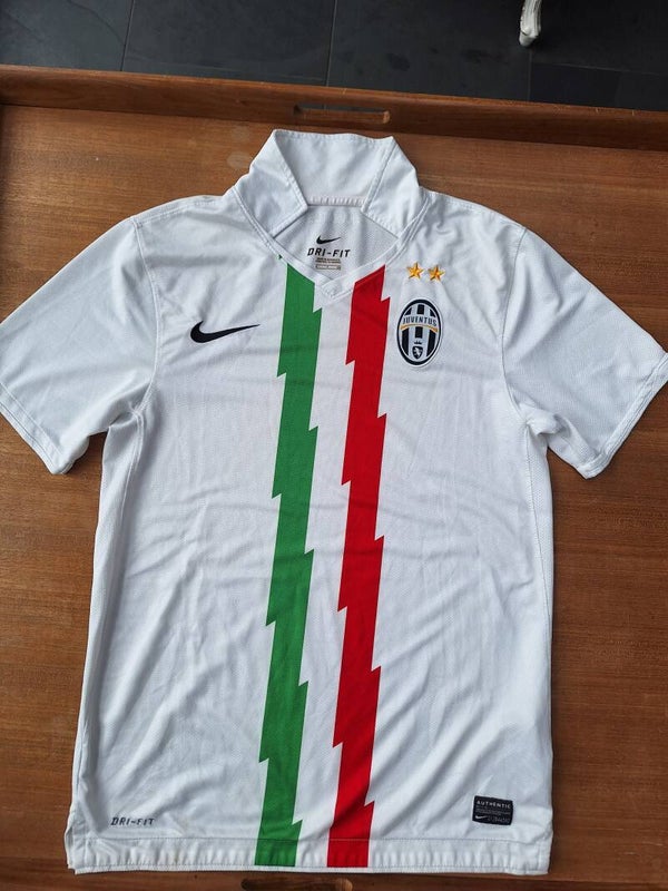 Juventus 2010-11 away shirt - Size small