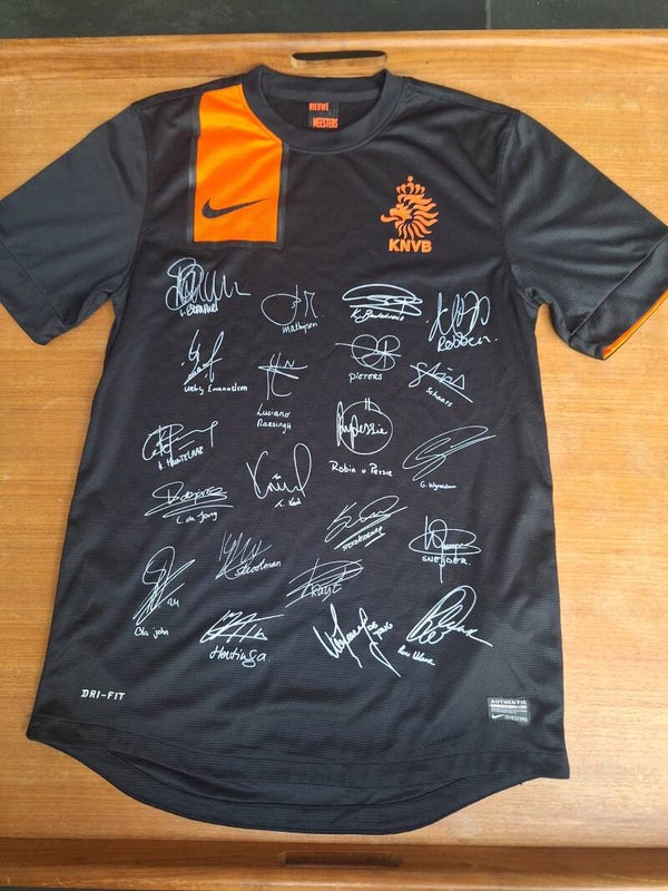 Netherlands 2012-13 away shirt signed - Size small