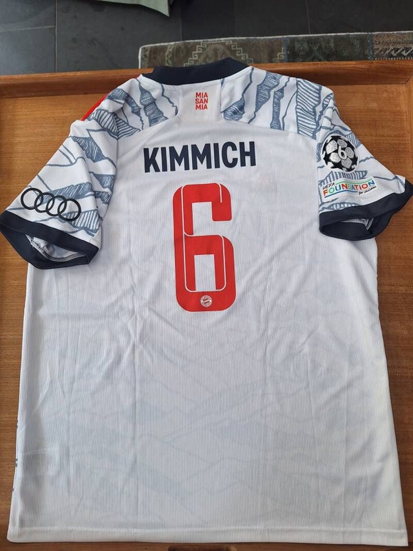 Bayern Munchen 2021-22 third shirt and shorts Kimich - Size extra large
