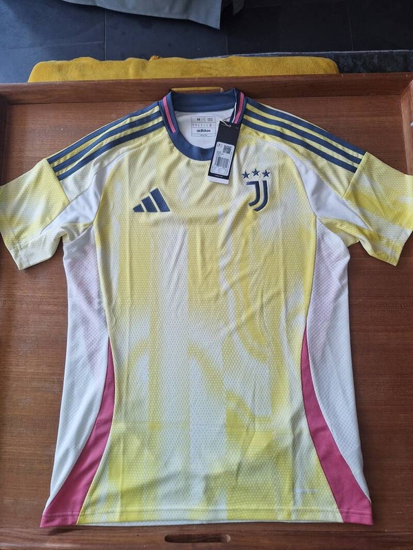 Juventus 2024-25 away shirt - BNWT - Size medium
