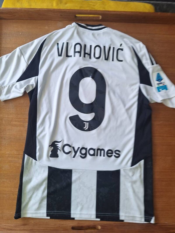 Juventus 2024-25 home shirt and shorts Vlahovic - Size medium