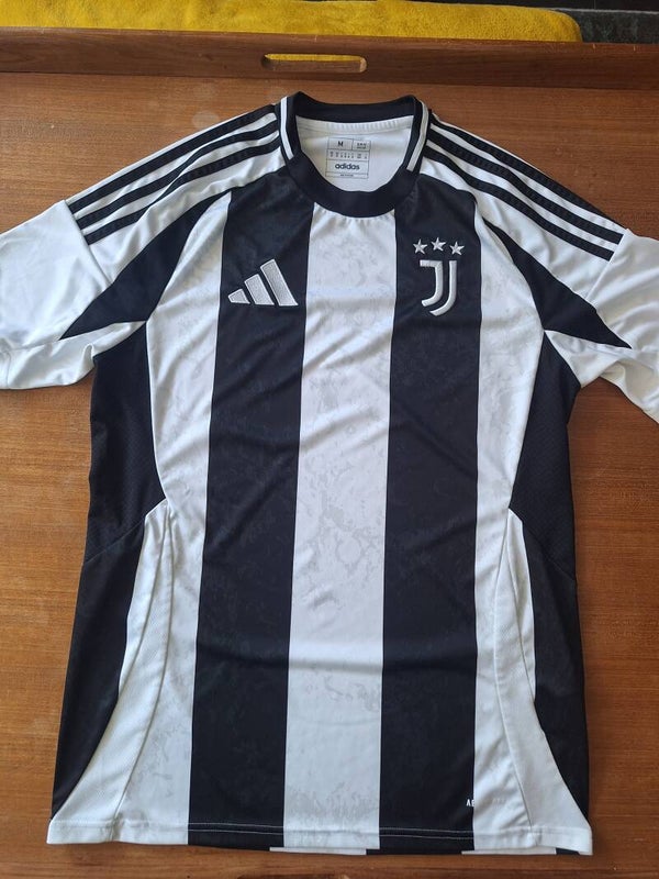 Juventus 2024-25 home shirt - Size medium