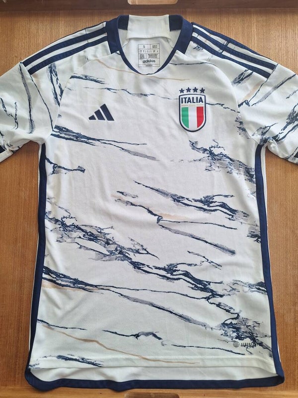 Italy 2023 away shirt - Size small