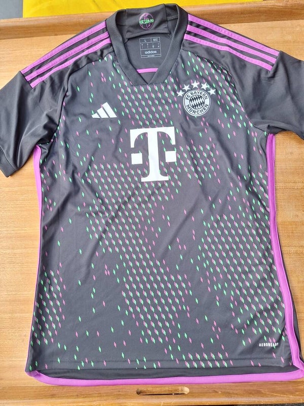Bayern Munchen 2023-24 away shirt - Size large