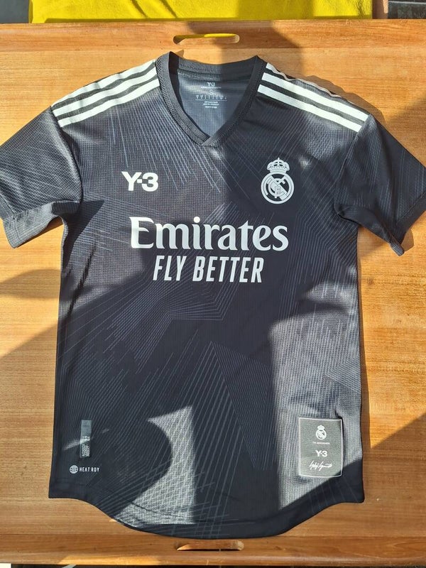 Real Madrid 2021-22 fourth shirt - Size small