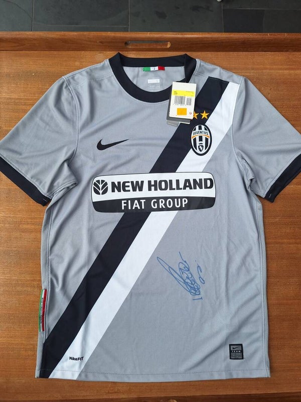Juventus 2009-10 away shirt signed - BNWT - Size small