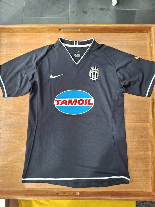 Juventus 2006-07 away shirt - Size small