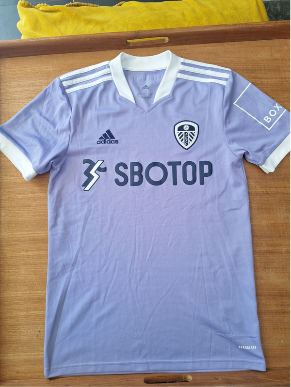 Leeds United 2021-22 third shirt - Size small