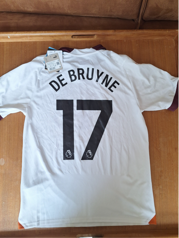 Manchester City 2023-24 away shirt De Bruyne - BNWT - Size medium