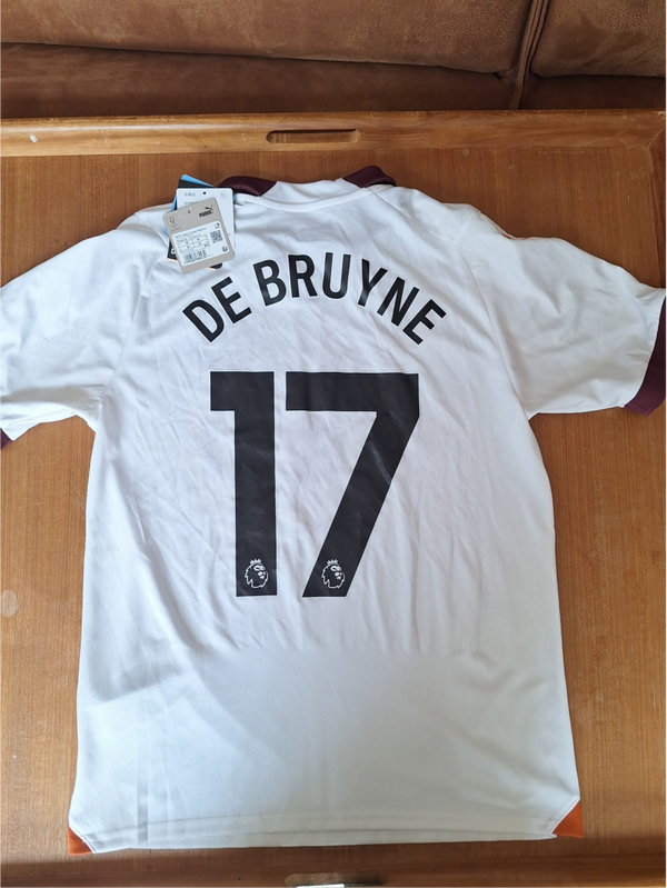 Manchester City 2023-24 away shirt De Bruyne - BNWT - Size medium