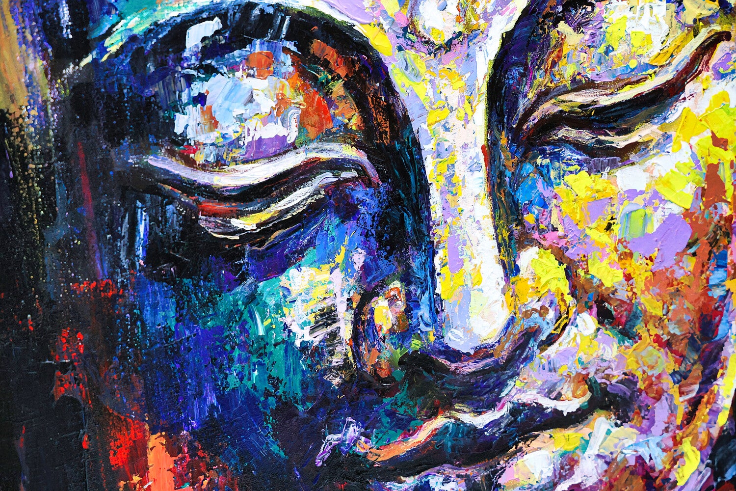 Close-up van handgeschilderd Boeddha schilderij Midnight Serenity met kleurrijke abstracte details en serene uitstraling uit Thailand
