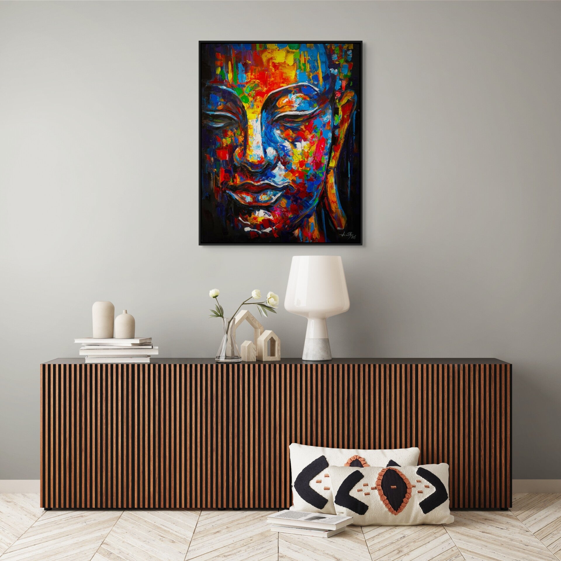 Kleurrijk Boeddha schilderij in modern minimalistisch interieur boven houten dressoir