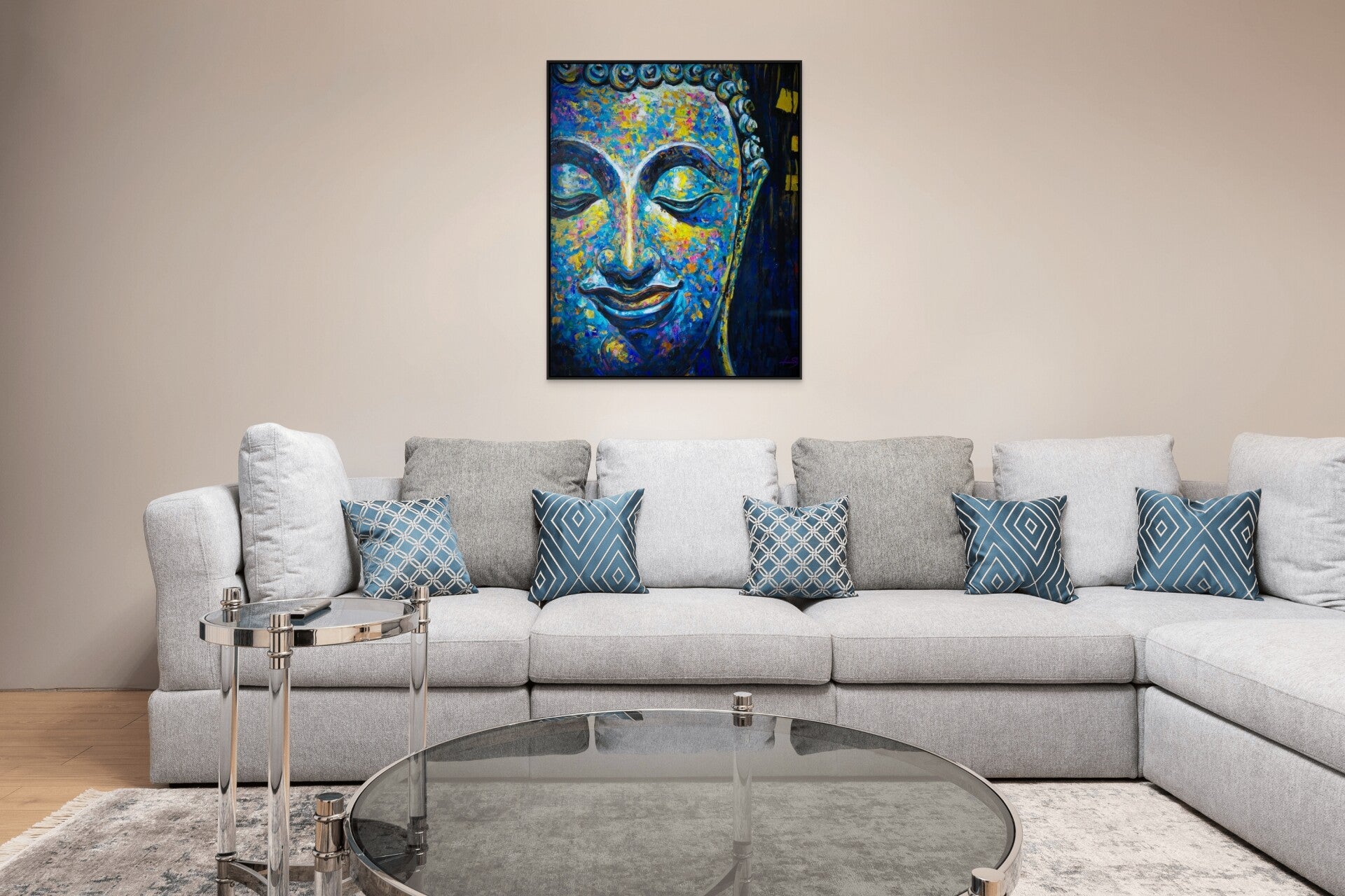 Handgeschilderd Boeddha schilderij Ocean of Calm in modern interieur boven grijze hoekbank