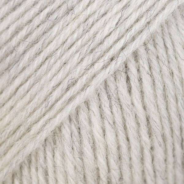 DROPS Fabel uni colour 114, licht parelgrijs