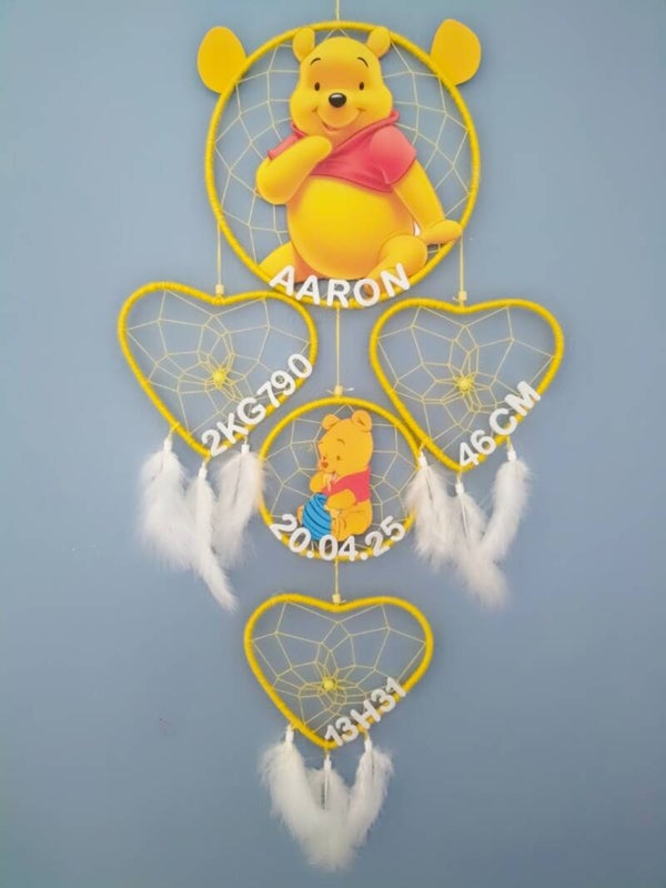 Attrape-rêves Winnie Motif doux et réconfortant, idéal pour un nouveau-né.