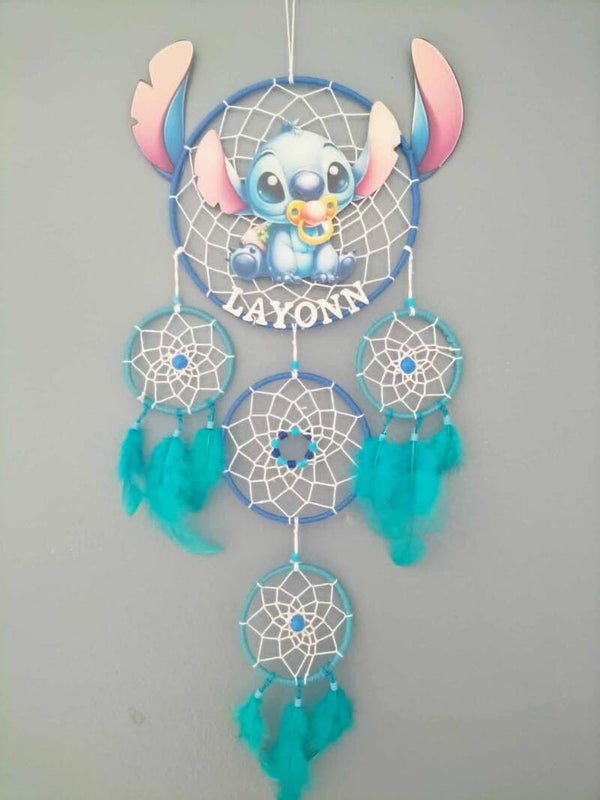 Attrape-rêves Stitch personnalisé Espiègle, bleu et joyeux, pour un univers plus vitaminé.