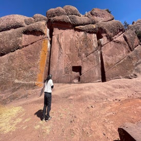 Puerta Amaru muru .jpg