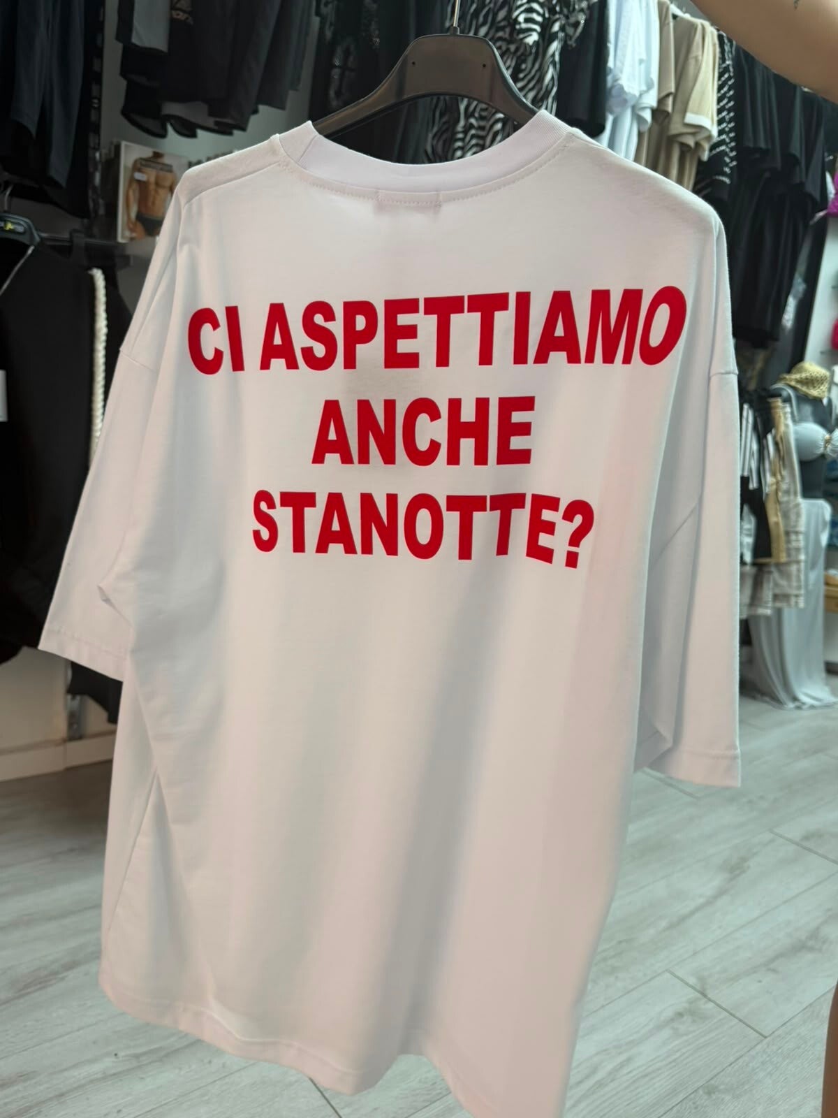T-Shirt "CI ASPETTIAMO ANCHE STANOTTE?"