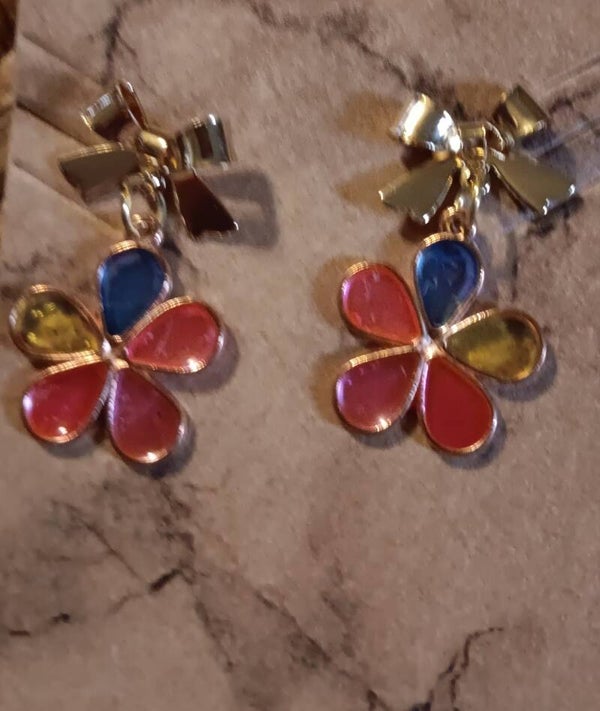 Gold tone multicolor flower and bow earrings