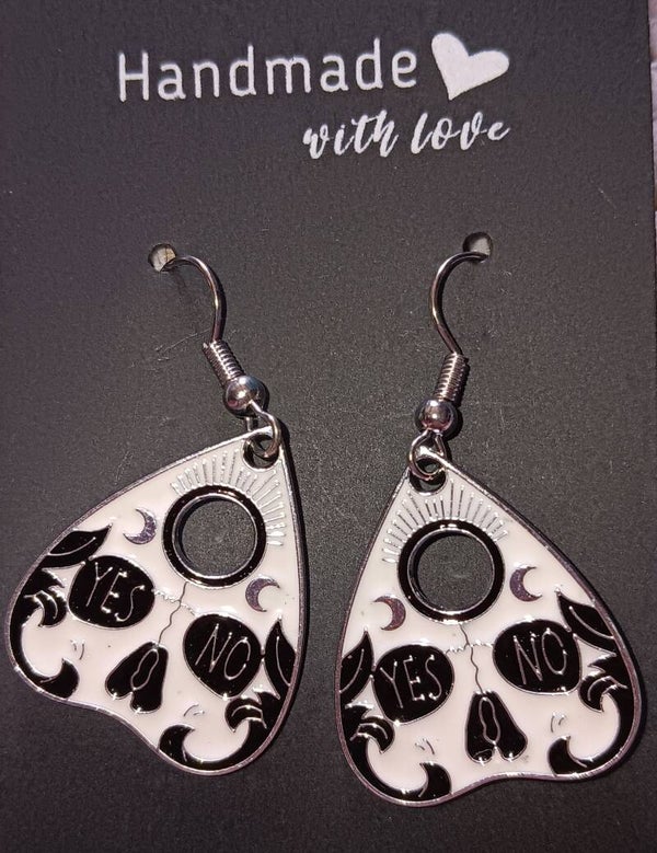 White skull face planchette