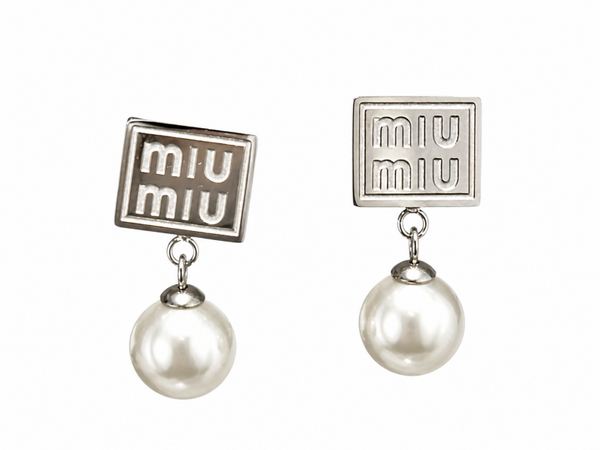 Miu Miu logo pearl drop earrings (silver)
