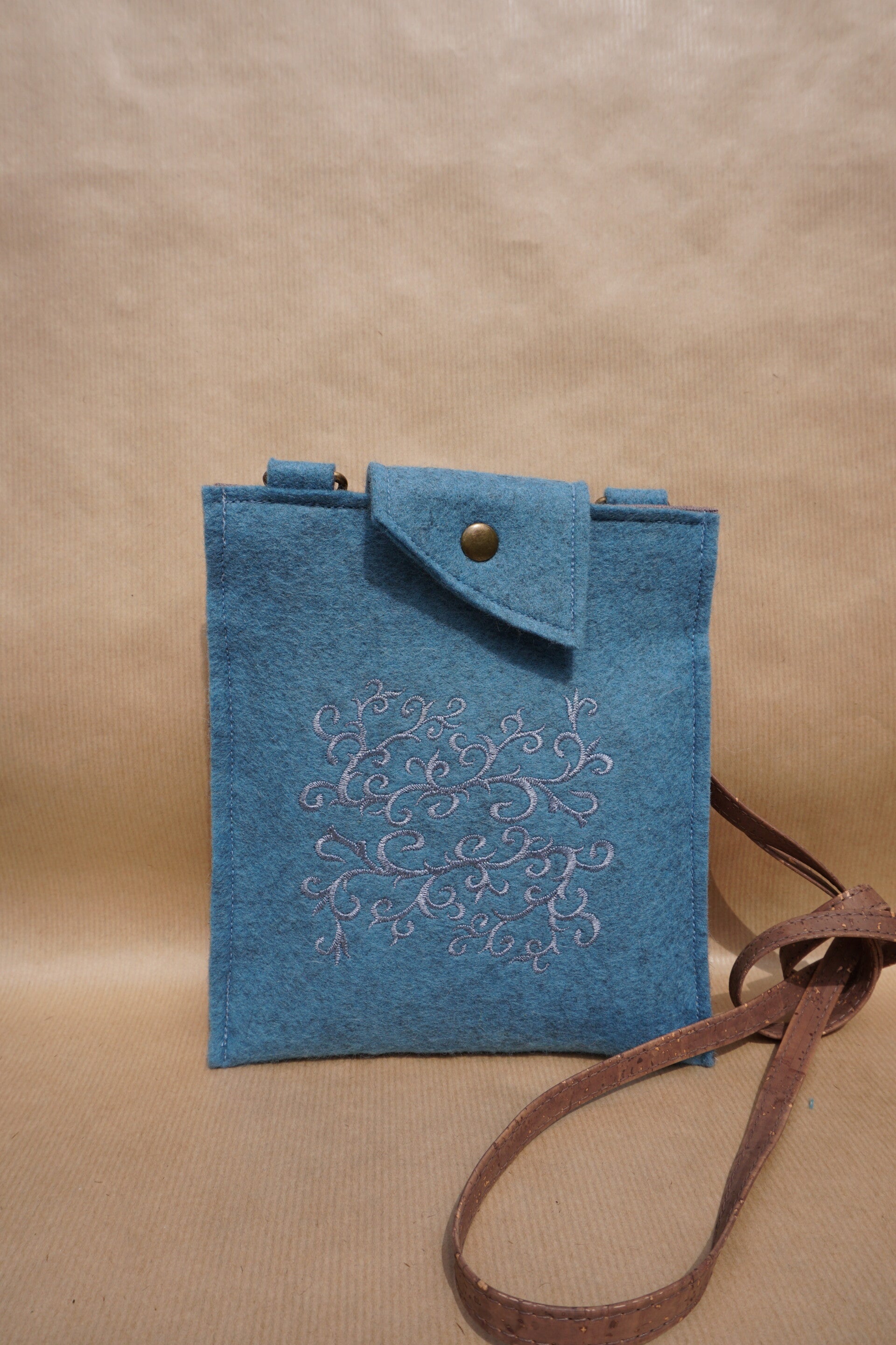 Cross body tasje van bio wolvilt